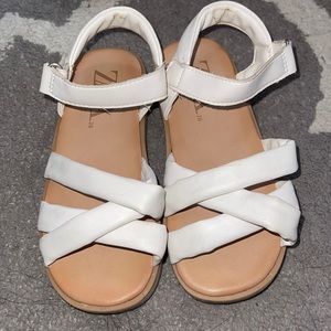 Zara girl white sandal size 26